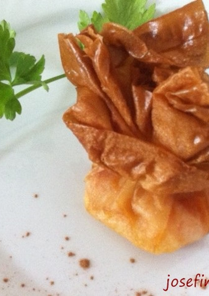 Una foto de Saquitos de pasta filo rellenos con camarón y naranja/Fagottini con gamberetti e arancia