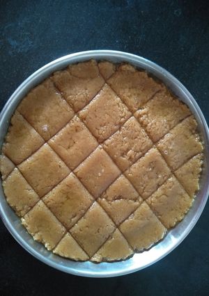 સુખડી (Sukhdi Recipe In Gujarati) રેસીપી મુખ્ય ફોટો