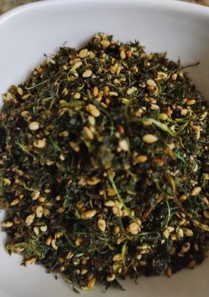 A picture of Dry coriander leaves chutney.