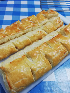 Una foto de Empanada de hojaldre de bacon y atún