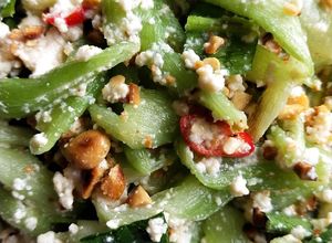 Hình của món Nộm dọc mùng chay (gỏi chay bạc hà).