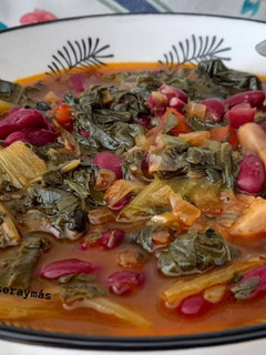 Una foto de Sopa de judías y acelgas