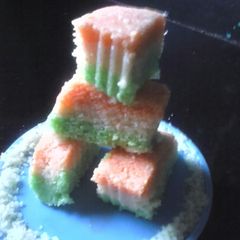 A picture of Tri-colour suji coconut burfi.