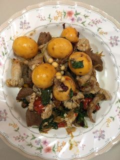 รูปของ “ผัดกะเพราพวงไข่”