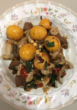 รูปของ “ผัดกะเพราพวงไข่”