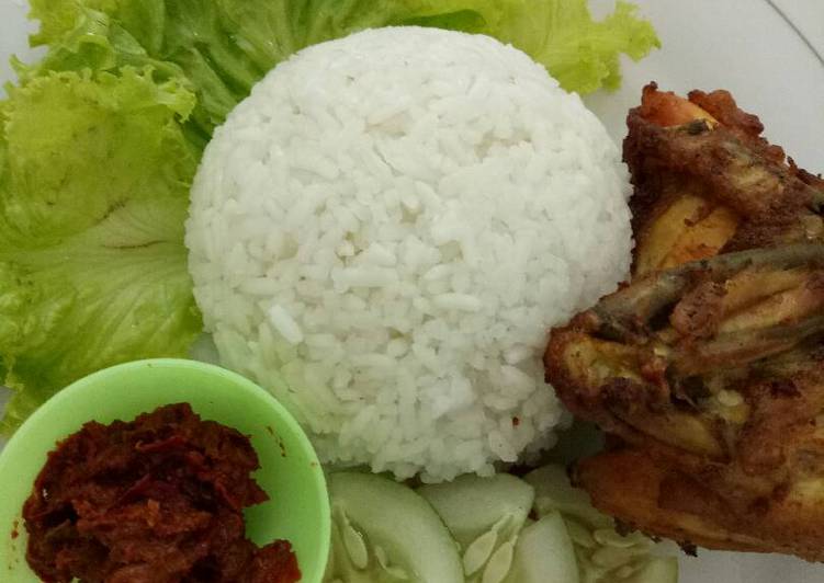 Resep Ayam Goreng Bandung dan Sambal Terasi Anti Gagal