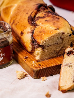 Una foto de Pan dulce relleno de crema de cacao