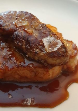Una foto de Entrecot de ternera lechal con reducción de vino de Jerez y foie