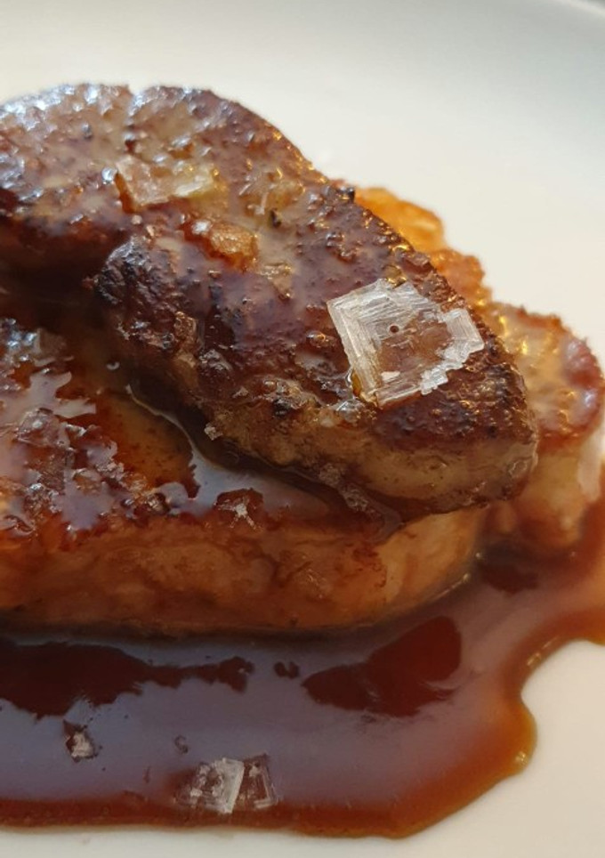 Una foto de Entrecot de ternera lechal con reducción de vino de Jerez y foie
