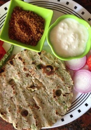 A picture of Jowar Broccoli Thalipeeth.