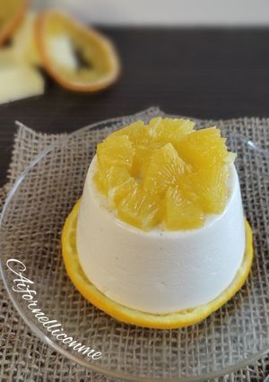 Foto di Panna cotta al cioccolato bianco e arancia
