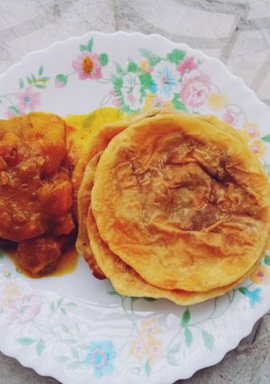 A picture of Bengali lentil stuffed kachori with spicy potato curry.