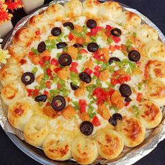 Cheesy Bites Chicken Tikka Pizza 🍕🧀🍕🧀🍕 A picture of Cheesy Bites Chicken Tikka Pizza 🍕🧀🍕🧀🍕.
