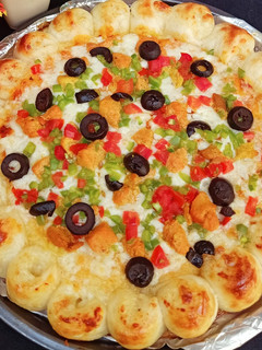 A picture of Cheesy Bites Chicken Tikka Pizza 🍕🧀🍕🧀🍕.
