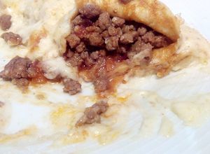 Una foto de Filloas con buey y queso de cabra