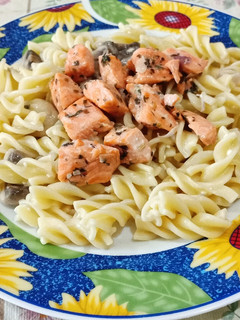 Foto resep Salmon and mushroom fusili cream cheese