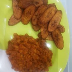 A picture of Beans and fried plantain.