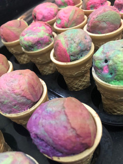 Una foto de Cupcakes-heladitos multicolores.... infaltables en la fiesta de tu peque!!