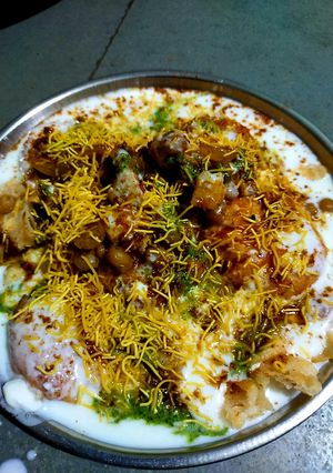 દહીં વડ। (Dahi Vada Recipe In Gujarati) રેસીપી મુખ્ય ફોટો