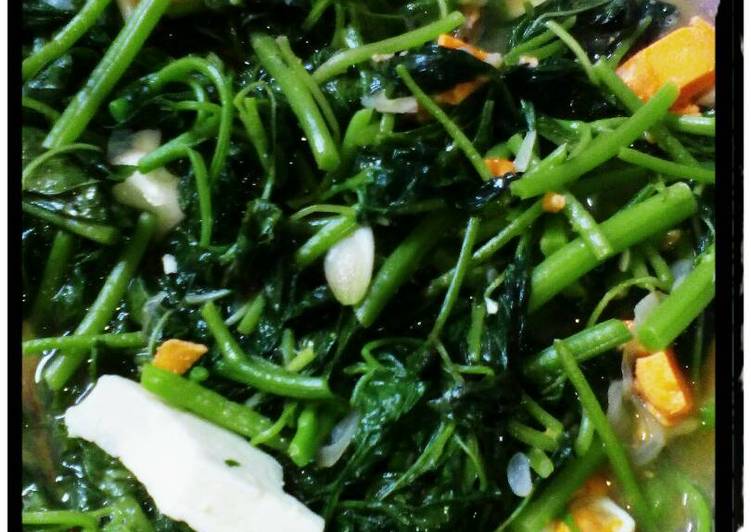 Tumis bayam telor asin