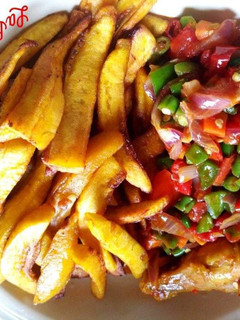 A picture of Fried plantain and sauce.