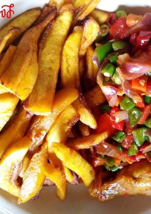 A picture of Fried plantain and sauce.