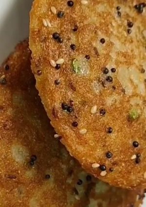 પોટેટો પેનકેક (Potoato pancake breakfast recipe) રેસીપી મુખ્ય ફોટો