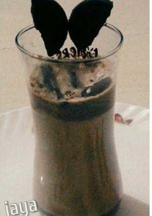 A picture of Oreo milk shake.