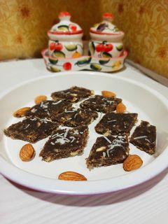 नाचणीची बर्फी (nachni barfi recipe in marathi) रेसिपी चे मुख्य फोटो