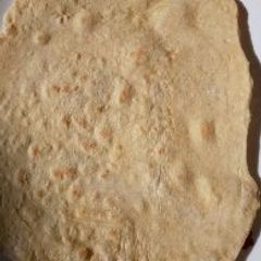 A picture of Labenese shawarma bread.