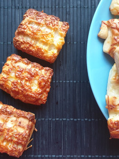 Hajtogatott sajtos pogácsa recept fotója