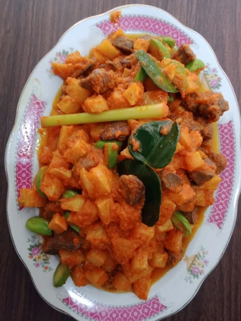 Cara Mudah Menyiapkan Resep Sambal goreng kentang ati pete yang  Bikin Ketagihan Anti Ribet, Uenak Banget