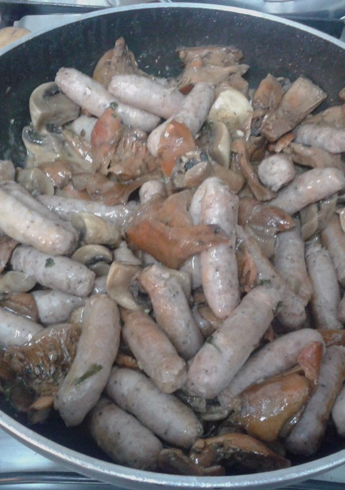 Una foto de Salchichas con setas
