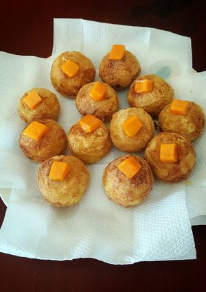 Una foto de Albóndigas de plátano maduro rellenas de queso