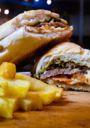 Una foto de Sándwich Kriptonita