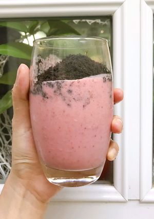 Hình của món Gongcha strawberry oreo smoothie.