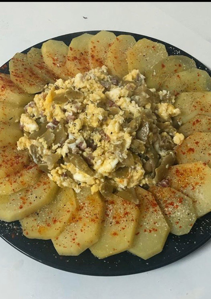 Una foto de Patatas con judías verdes revueltas