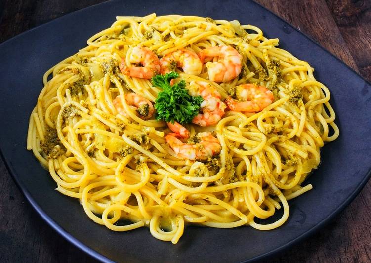 Spaghetti shrimp with creamy pesto #globalfoodtour