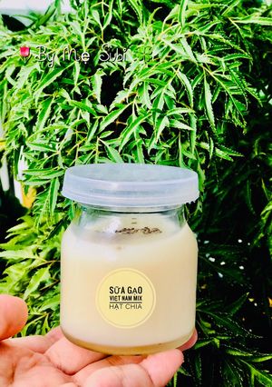 Hình của món Ăn dặm- sữa gạo Việt Nam mix hạt chia.