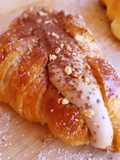 Croissant de mantequilla relleno de ganache de café y cacao