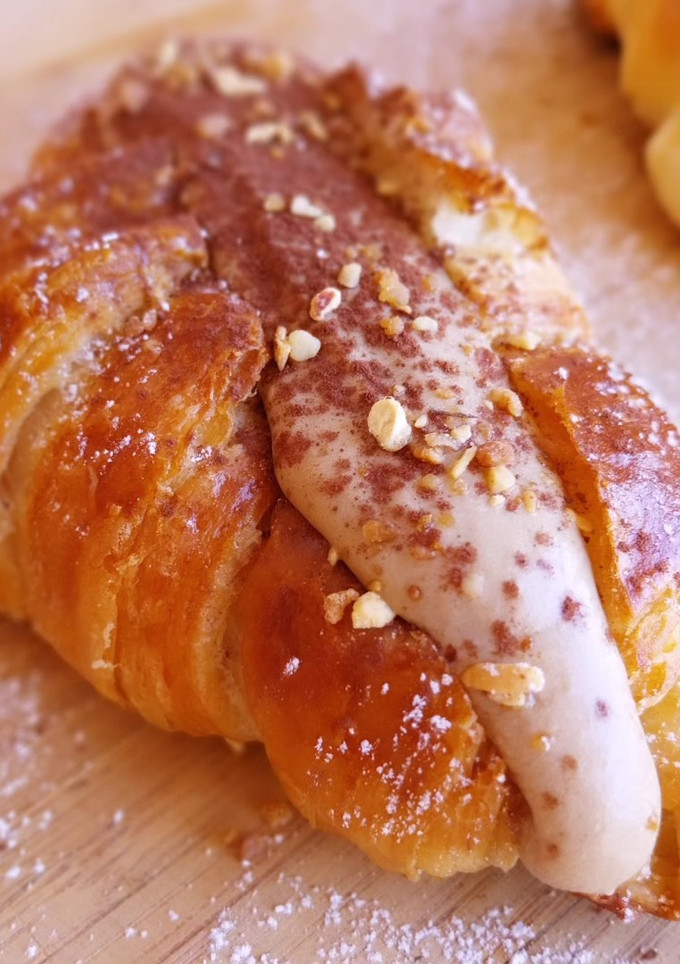 Una foto de Croissant de mantequilla relleno de ganache de café y cacao