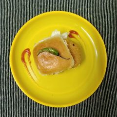 A picture of Vada Paav.