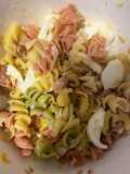 Fideos con atún y huevo