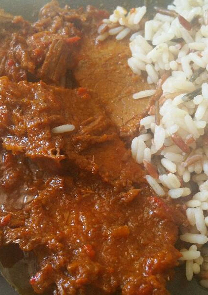 Una foto de Redondo de ternera con arroz salvaje