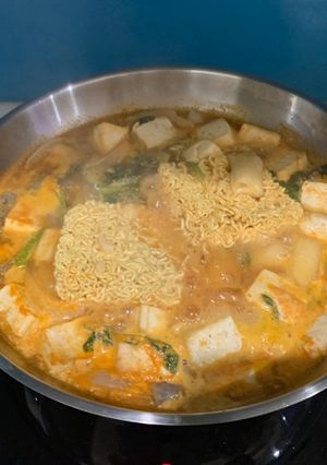 Hình của món Tokbokki làm từ bánh tráng Việt Nam (Chay).