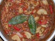 Una foto de pasta de codito dulce