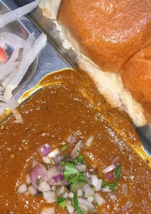A picture of Pav bhaji.