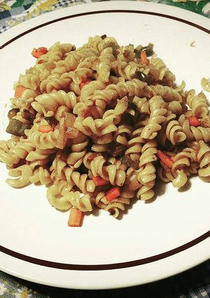 Una foto de Fideos con verduras y panceta