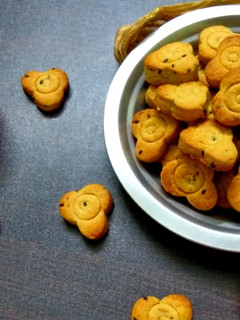 எள்ளு பிஸ்கட்(heart shape sesame biscuit recipe in tamil) செய்முறை முக்கிய புகைப்படம்
