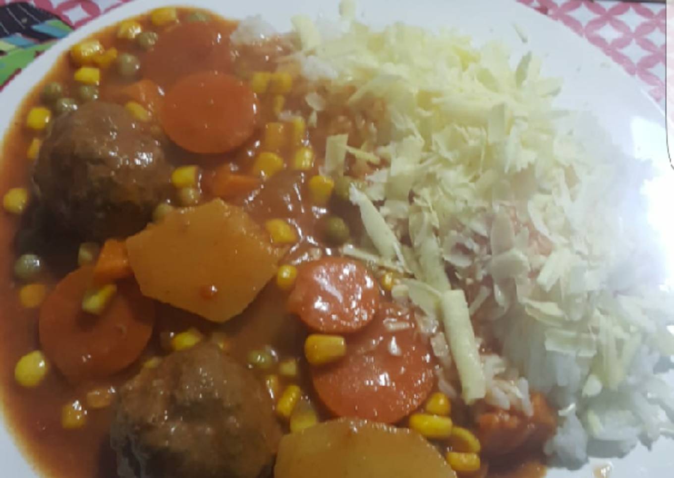 Arroz con albóndigas